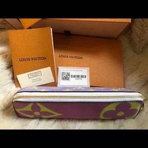 NEW Louis Vuitton Giant Elizabeth Pouch
